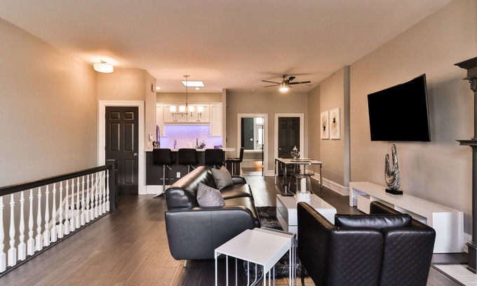 Gravois Park Apartment | Luxury Apt w/Spectrum Mood Lighting - Historic Cherokee Street Antique Row