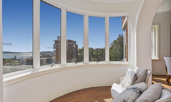Double Bay Apartment | Luxury art deco apt with Sweeping Harbour views