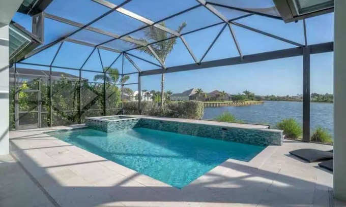 East Naples House | Luxury at it's finest, close to the BEACH and OLDE NAPLES location