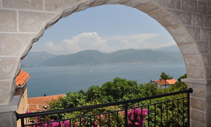 Seoca House | Luxury Azure 2 Bed Apartment with Amazing Views and Infinity Pool