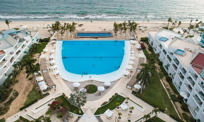 Flamingos Apartment | Luxury beach condo in Aria Ocean