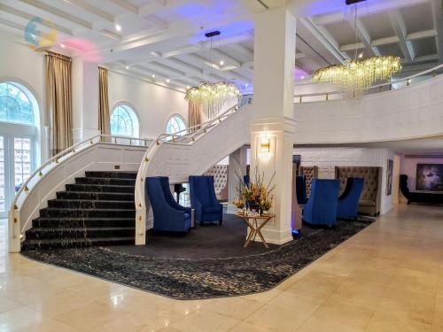 Mid Beach Apartment | Luxury Beach Resort - HORA RENTALS