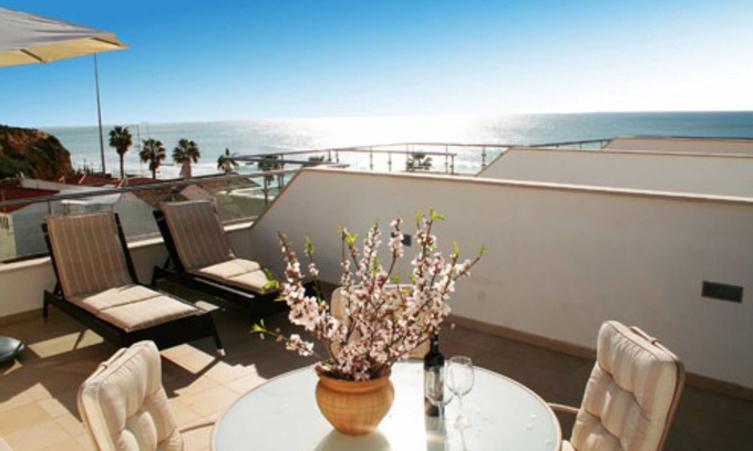 Olhos D'Agua Apartment | Luxury Beach-side Apartment with Swimming Pool and Beautiful Sea Views