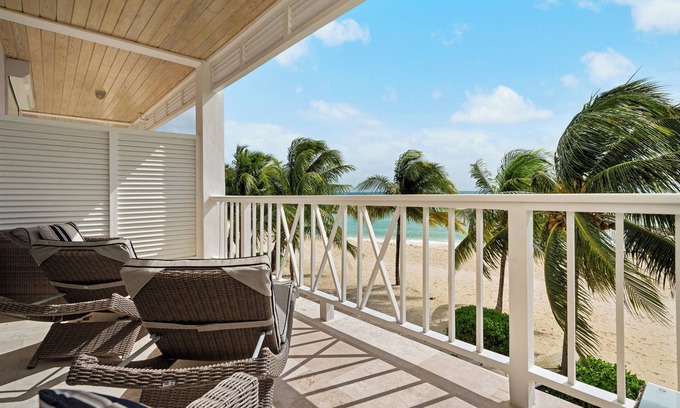 Nassau House | Luxury Beachfront 4-BR Villa in Palm Cay Gated Community