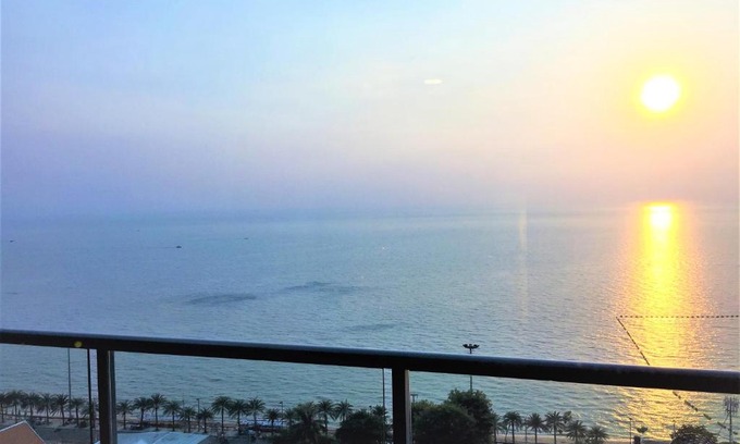 Na Kluea Apartment | Luxury beachfront apartment Aeras
