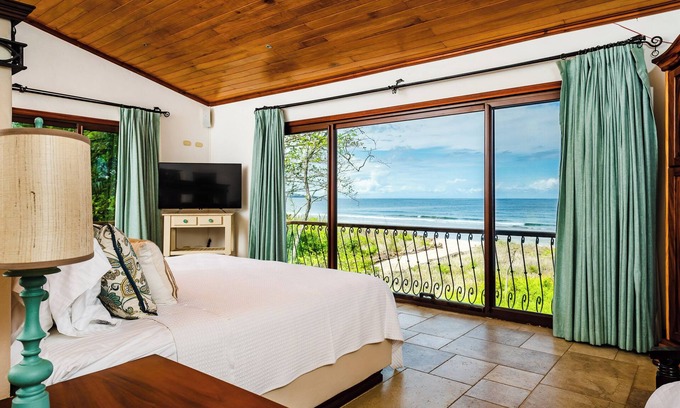 Paraiso Villa | Luxury Beachfront 5 Bedroom Villa on World Famous Tropical Beach