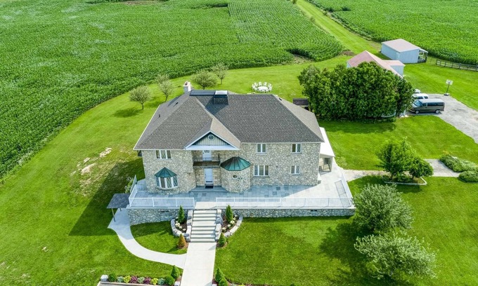 Halton Hills House | Luxury/Beautiful house in 100 acre (beautifully kept and maintained)