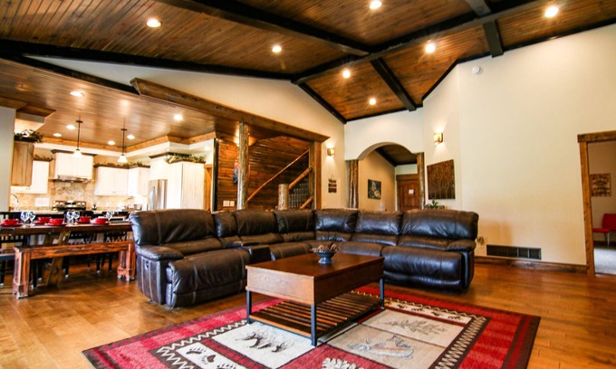 Island Park Cabin | Luxury Cabin,Golf Course,Yellowstone, Stunning Mountain Views,Tubing, Rafting,