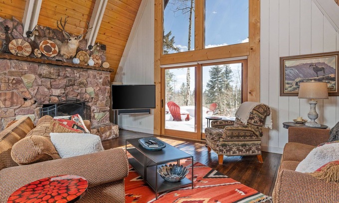 Columbine Lake Cabin | Luxury Cabin with Incredible Lake View! Sleeps 8