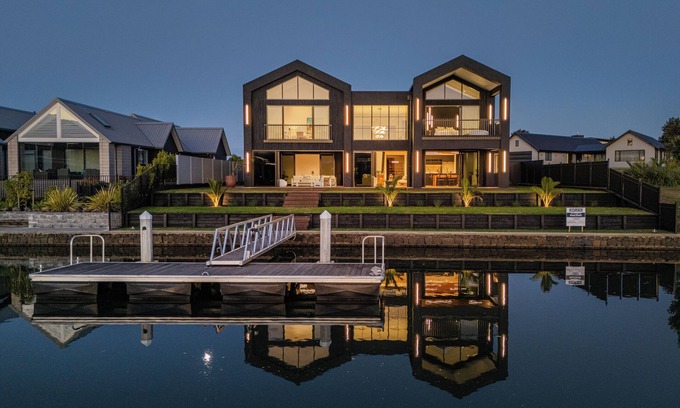 Whitianga House | Luxury Canal Front Home in Whitianga with Private Pontoon for Mooring Boat
