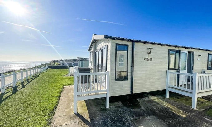Hopton on Sea House | Luxury caravan boasting full sea views at Hopton Holiday Park ref 80041S