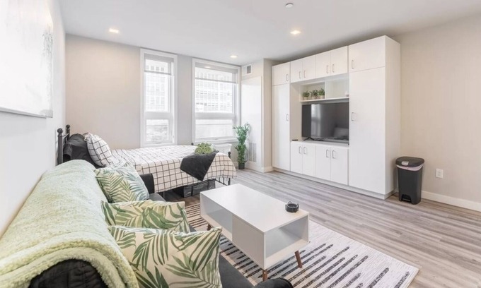 Logan Square Apartment | Luxury Center City Apartment Near Jefferson Hospital, Temple, and CCP