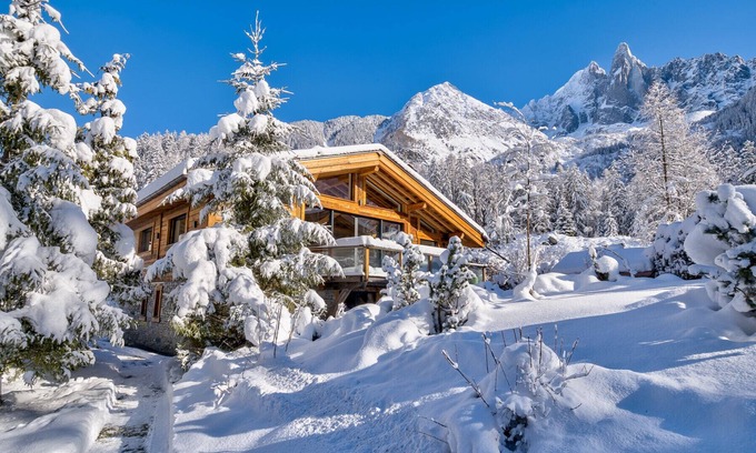 Chamonix-Mont-Blanc Ski Chalet | Luxury Chalet with daily pastries & housekeeping