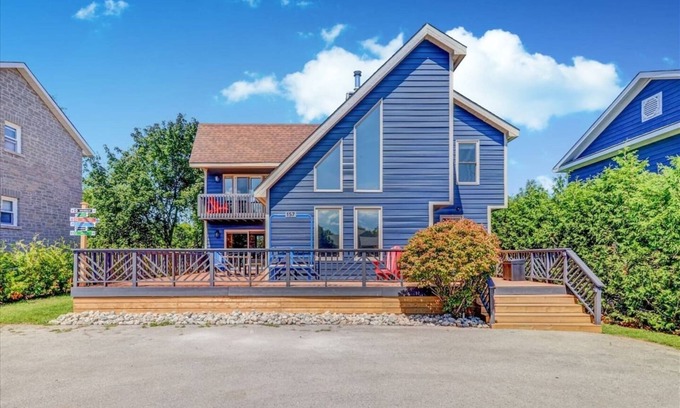 The Blue Mountains Cottage | Luxury Chalet in Blue Mountains with HotTub Sauna