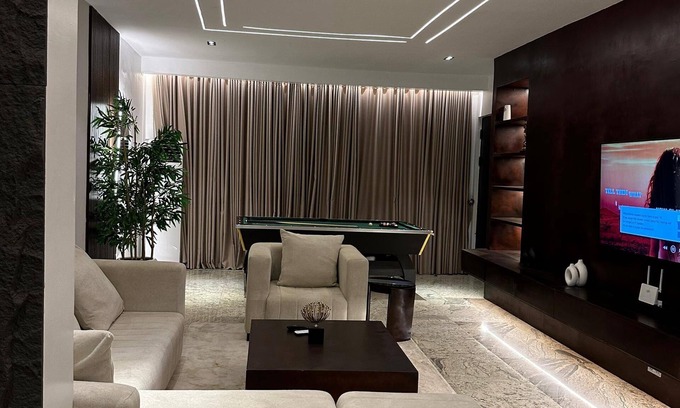 Wuse 2 Apartment | Luxury Charming 2-bedroom apartment Near Bannex plaza. Fast Wi-Fi+247 power