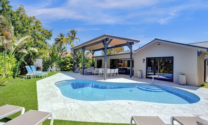 Boca Raton House | Luxury close to beach/heated pool and hot tub/pool table