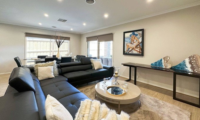 Torquay House | Luxury & Comfortable House at Torquay