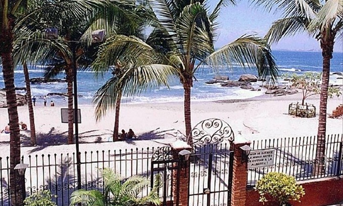 South Shore Hotel Area Condo | Luxury Conchas Chinas Beachfront 2+2 Condo Wifi Maid Pool View