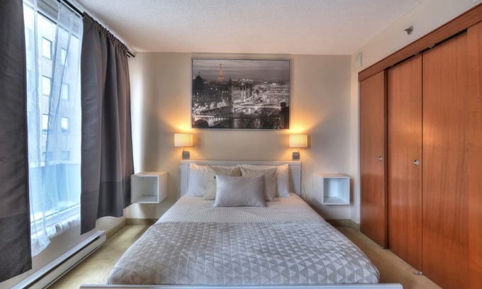 International District Apartment | Luxury Condo Old Port/Convention Centre/Downtown 5