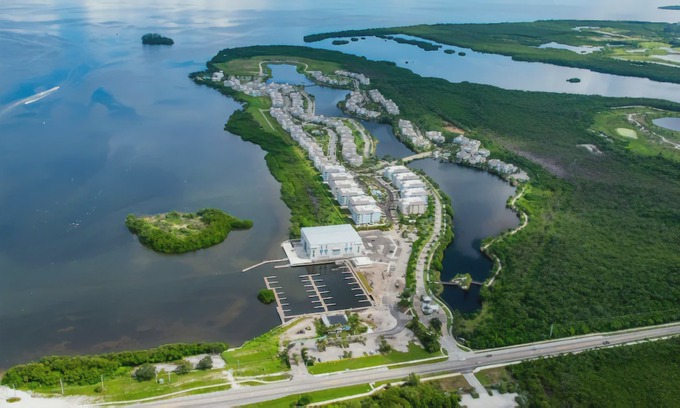 Whitney Beach Apartment | Luxury Condo on Anna Maria Sound w/Water View!
