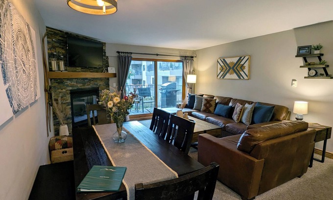 Avon Condo | Luxury Condo w/FREE WiFi, Parking, Heated Pool, Hot Tubs, Skier Shuttles