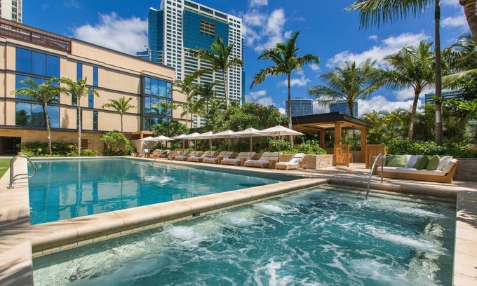 Ala Moana Condo | Luxury Condo w/Resort Pool/Spa, AC, Ocean View & Spacious Lanai: Park Lane Sky