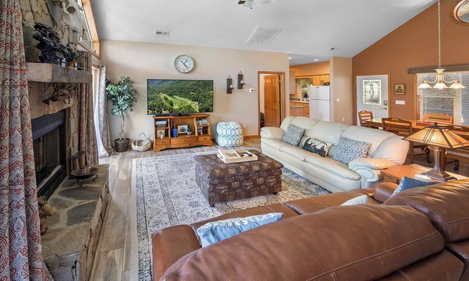Whittier Condo | Luxury Condo w/Resort Golf Course View, Washer & Dryer, Amenities, Easy Access!