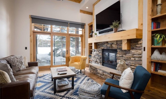 Victor Condo | Luxury Condominium with Large Patio, Mountain Views, and Resort Amenity Access