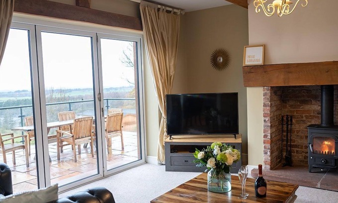 Castle Carrock Cottage | Luxury cottage with stunning views, hot tub and 2 dogs welcome