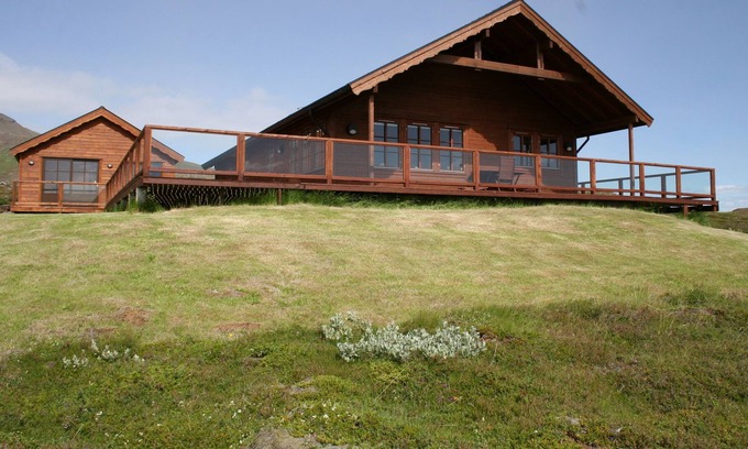 Selfoss House | Luxury Cottage in South Iceland-Panoramic views-Golden Circle-Northern Lights