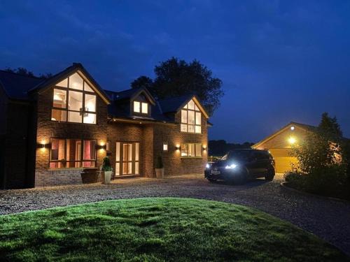 Ormskirk House | Luxury Countryside Retreat in Lancashire Sleeps 7