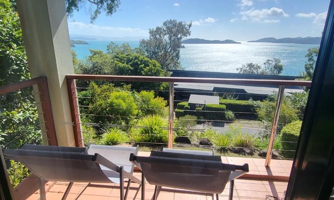 Hamilton Island Apartment | Luxury Couples Retreat Hamilton Island with Buggy