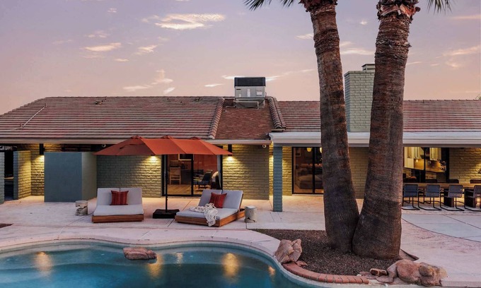 Paradise Valley Village House | Luxury Desert Homes | Expansive Backyards