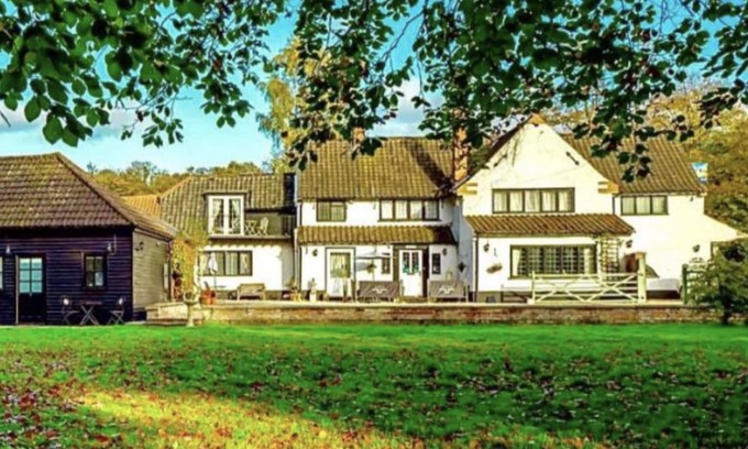 Horstead Apartment | Luxury double room by the river bure in Coltishall