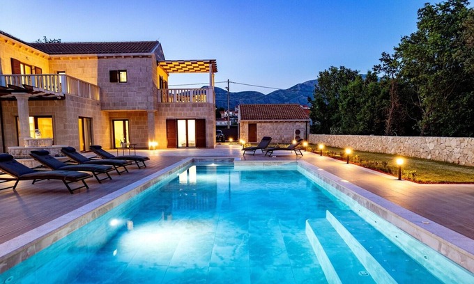 Cilipi Villa | Luxury Dubrovnik villa with private heated pool, jacuzzi and sauna Pietrina