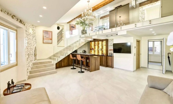 Antibes City Centre Apartment | Luxury duplex in the heart of Old Antibes