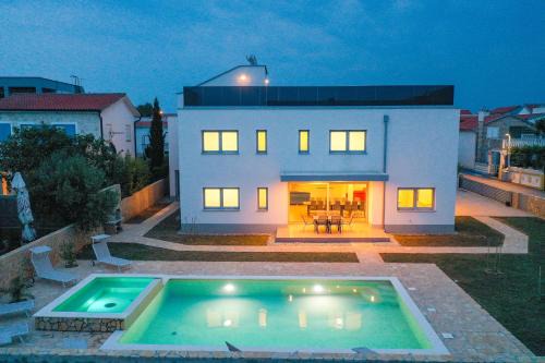 Vir Villa | Luxury eight bedroom villa with swimming pool and jacuzzi 100 meters from the sea