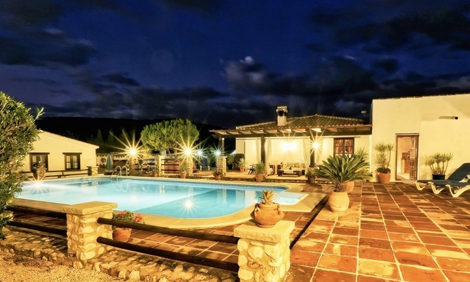 Villanueva del Trabuco Villa | Luxury holiday retreat, 2 swimming pools, jacuzzi, free fast Wi-Fi, Equestrian.