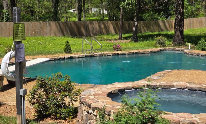 Memphis House | Luxury Estate 12 bedrooms with Pool, Hot tub, Sauna and Barn