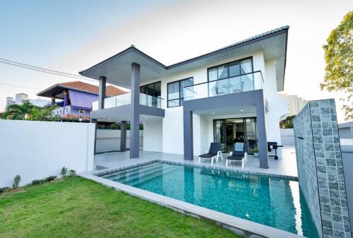 South Pattaya Villa | Luxury Executive 5 Bedroom Pool Villa in Jomtien - J5