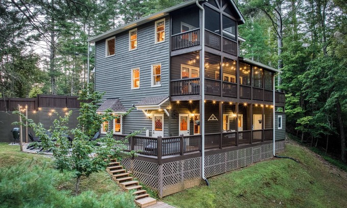 Ellijay Cabin | Luxury Fall Cabin Creekside + Game Room