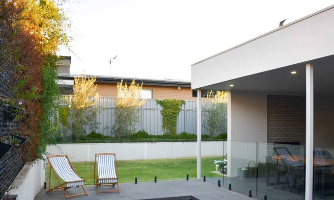 Kennington Apartment | Luxury family home with pool. 3 minutes from CBD.