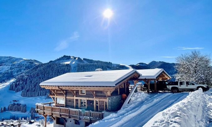 Notre-Dame-de-Bellecombe Ski Chalet | Luxury chalet with jacuzzi and ski-room, 5 bedrooms
