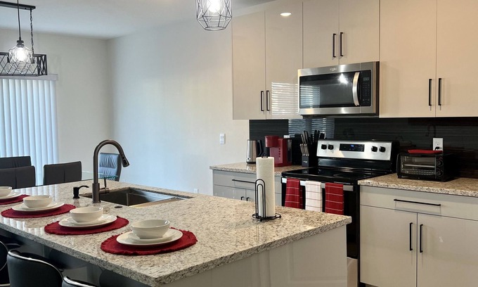Winter Haven House | Luxury Getaway in Winter Haven (10 mins to LegoLand and Parks)