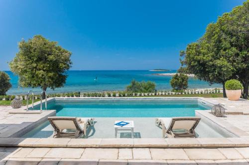 Bale Resort | Luxury Glamping Beach Villas Porto Bus