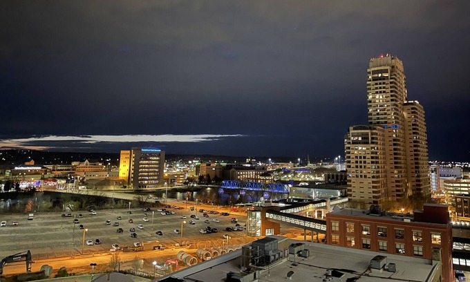 Heartside Apartment | Luxury gorgeous 2BR 2B Condo in the heart of downtown Grand Rapids