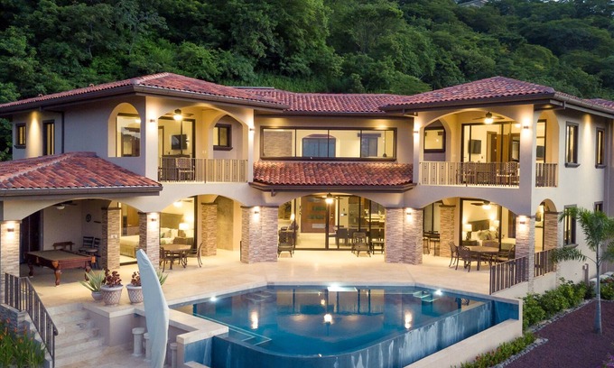 Coco House | Luxury Home-4 King Master Suites-Heated Pool-Swim Up Bar & Pool Side Game Area