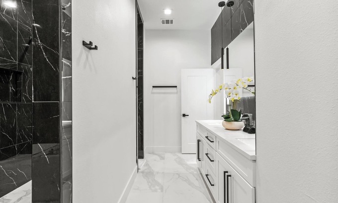 Cedar Crest House | Luxury Home 5 Minutes from downtown Dallas!nn