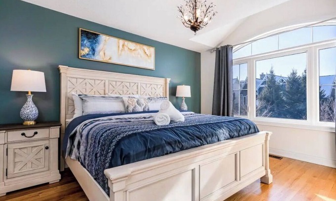 The Blue Mountains House | Luxury home Blue Mountain with a view/Pool Table/Outdoor heated POOL