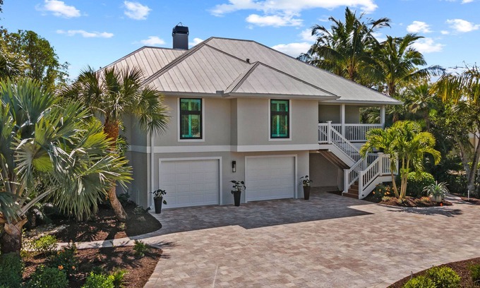 Butterknife House | Luxury Home with Pool/Spa and Private Beach Access